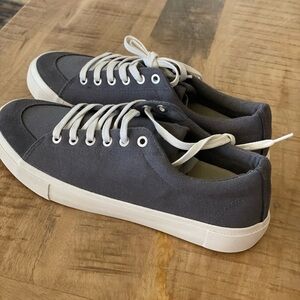 Men’s Five Four gray/white canvas/suede casual sneakers size 9 NWOT